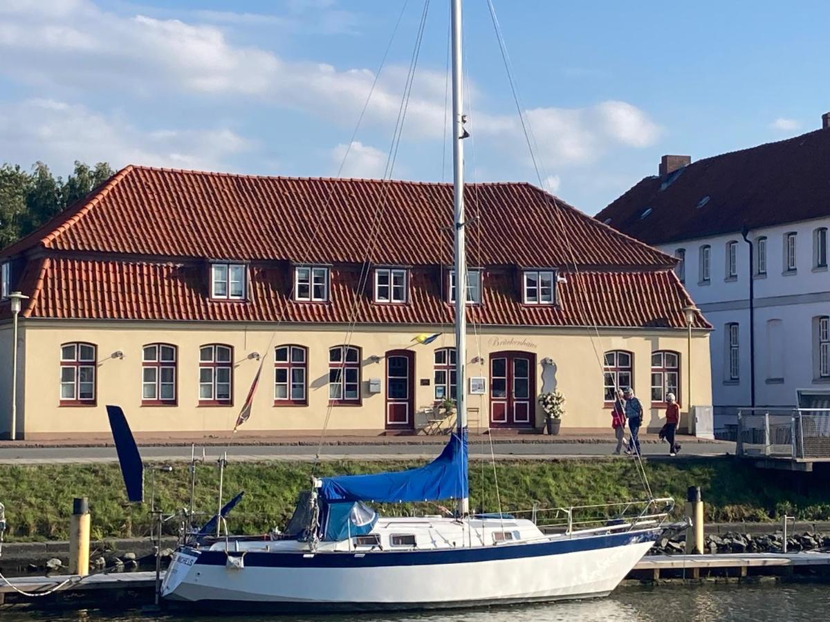 Hotel Das Brueckenhaus Glueckstadt Exterior photo
