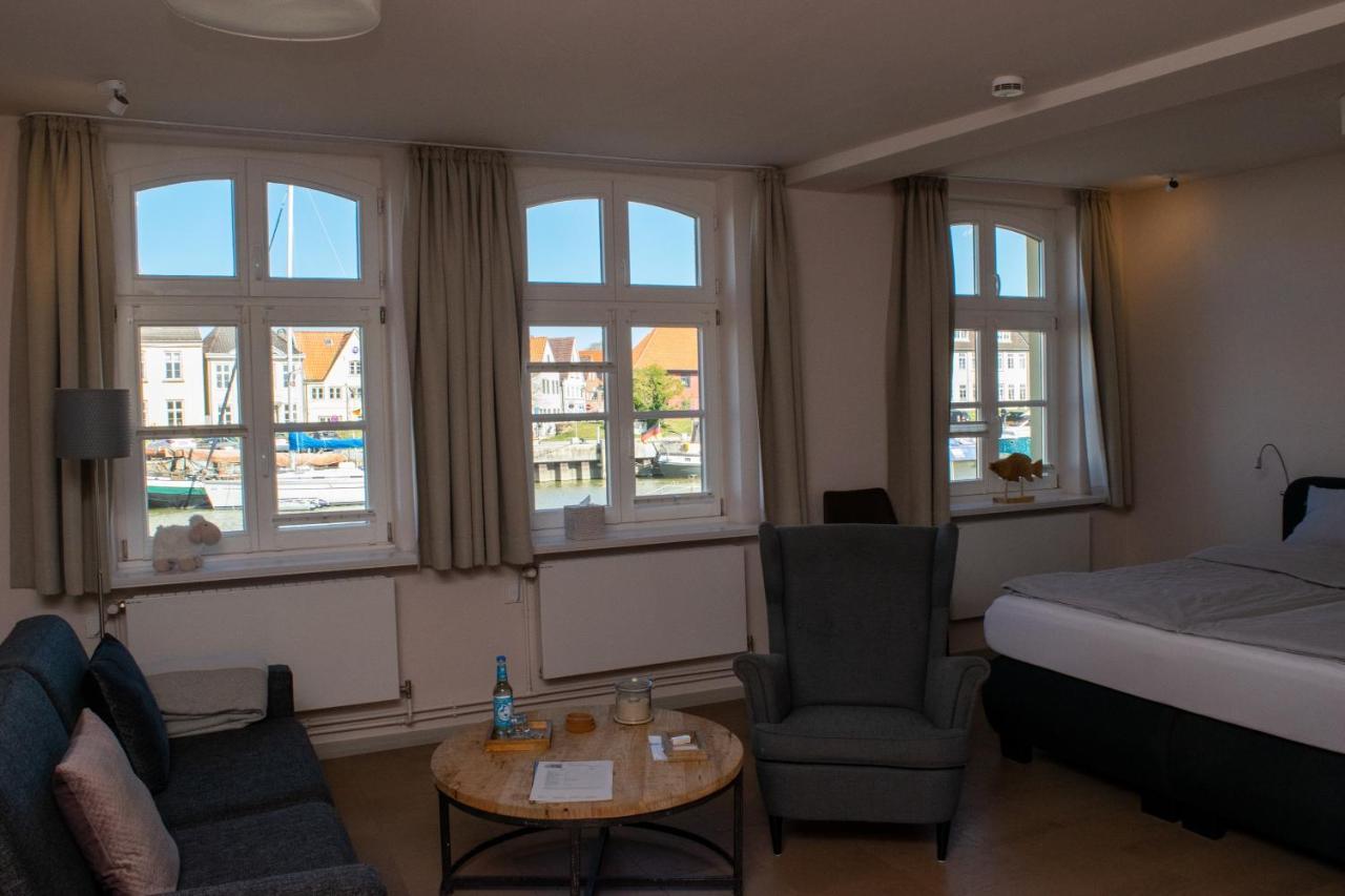 Hotel Das Brueckenhaus Glueckstadt Exterior photo
