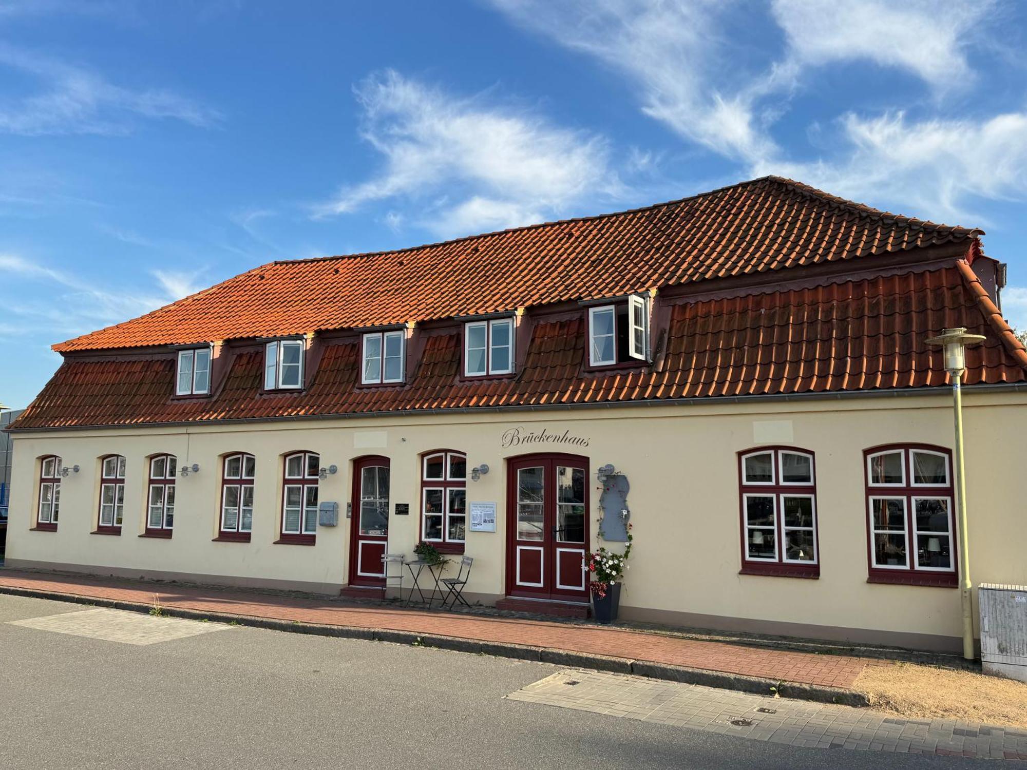 Hotel Das Brueckenhaus Glueckstadt Exterior photo
